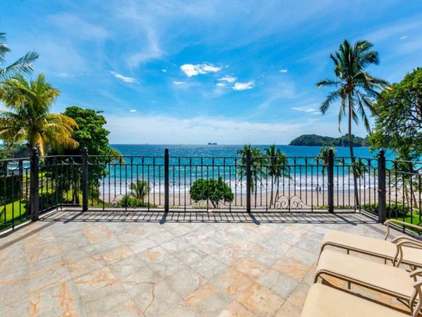 Luxury Vacation Villa with 6 Bedrooms in Playa Flamingo