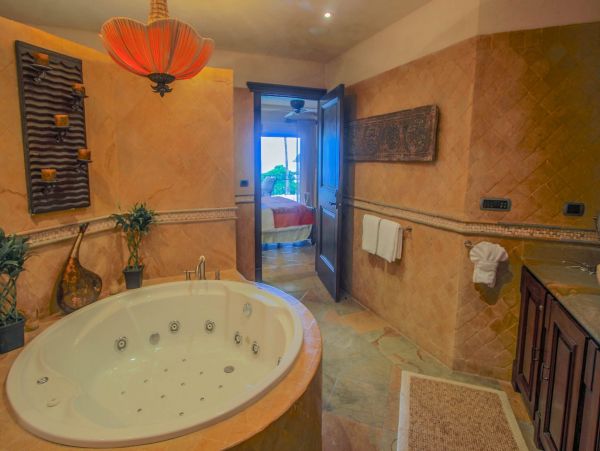 Luxury Vacation Villa with 6 Bedrooms in Playa Flamingo