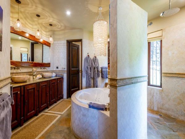 Luxury Vacation Villa with 6 Bedrooms in Playa Flamingo