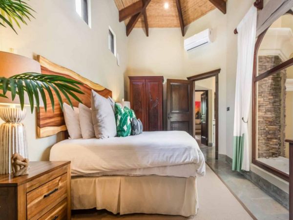 Luxury Vacation Villa with 6 Bedrooms in Playa Flamingo