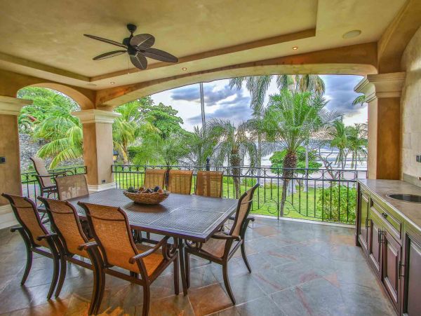 Luxury Vacation Villa with 6 Bedrooms in Playa Flamingo