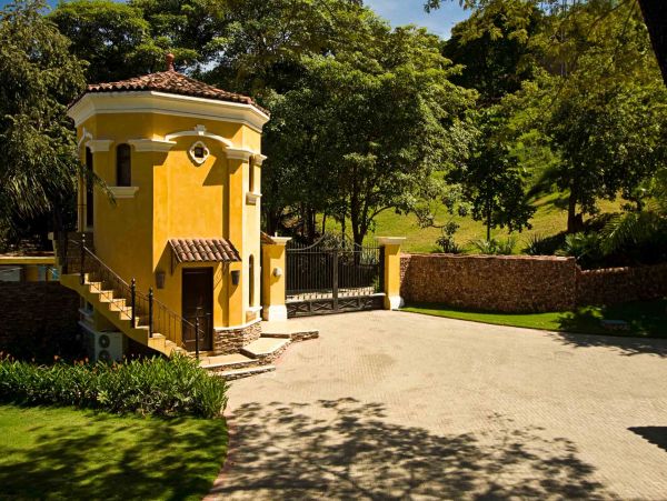 Luxury Vacation Villa with 6 Bedrooms in Playa Flamingo