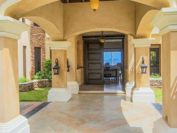 Luxury Vacation Villa with 6 Bedrooms in Playa Flamingo