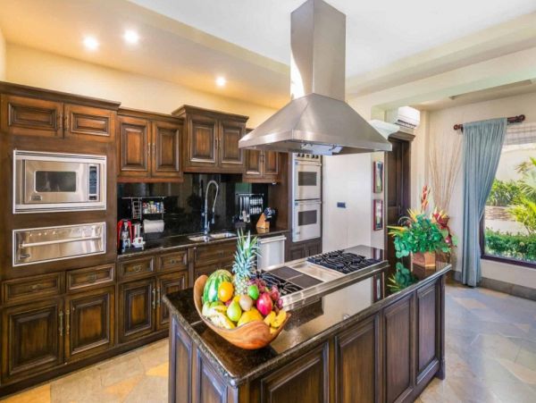 Luxury Vacation Villa with 6 Bedrooms in Playa Flamingo