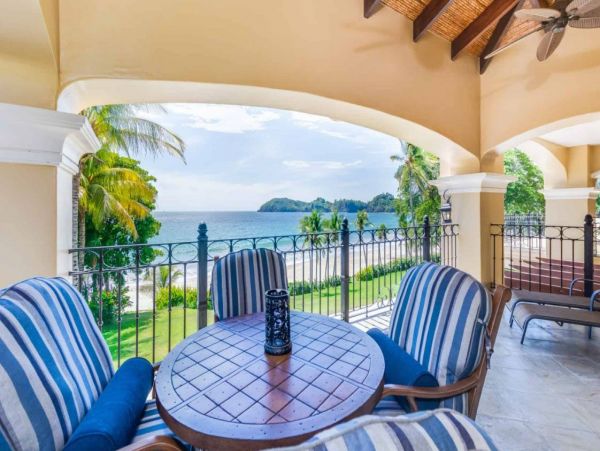 Luxury Vacation Villa with 6 Bedrooms in Playa Flamingo