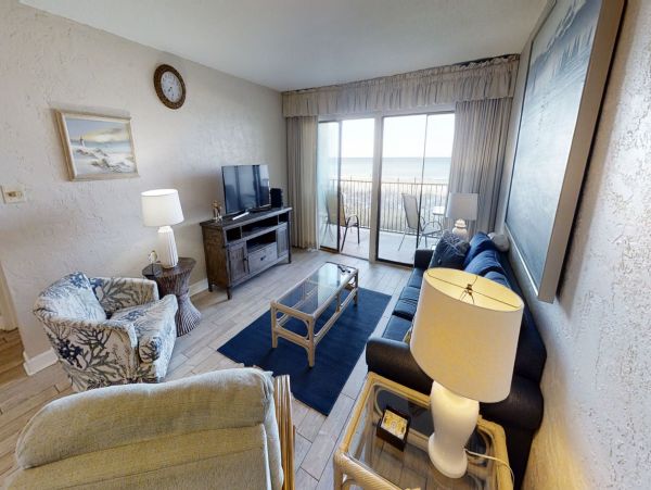Lovely Beachfront 2 Bedroom Vacation Condo in Panama City