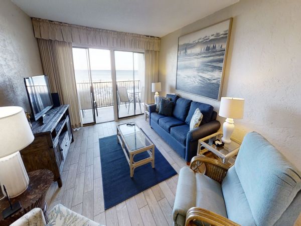Lovely Beachfront 2 Bedroom Vacation Condo in Panama City