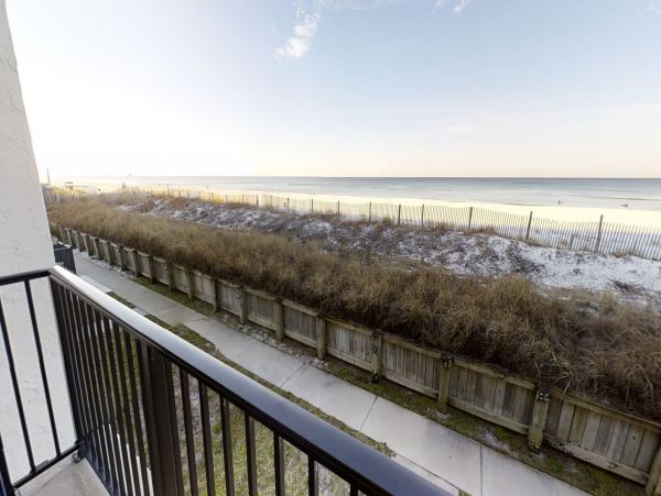 Lovely Beachfront 2 Bedroom Vacation Condo in Panama City