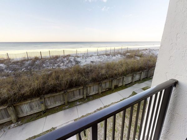 Lovely Beachfront 2 Bedroom Vacation Condo in Panama City