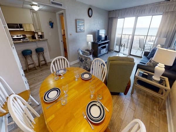 Lovely Beachfront 2 Bedroom Vacation Condo in Panama City