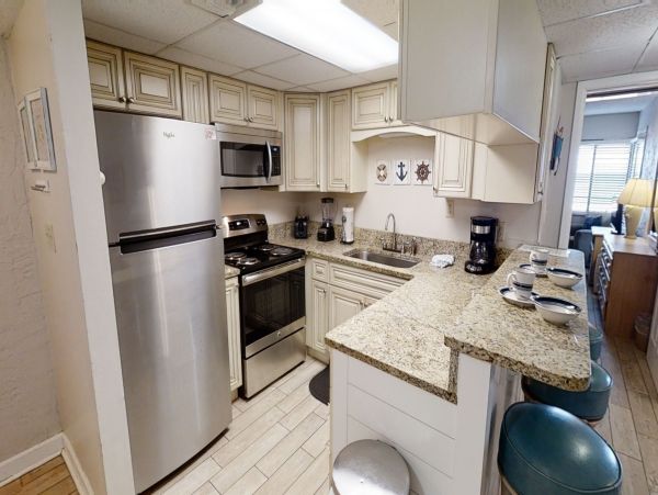 Lovely Beachfront 2 Bedroom Vacation Condo in Panama City