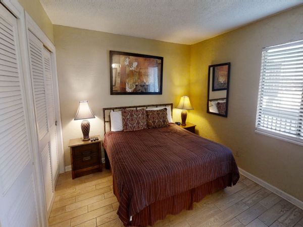 Lovely Beachfront 2 Bedroom Vacation Condo in Panama City