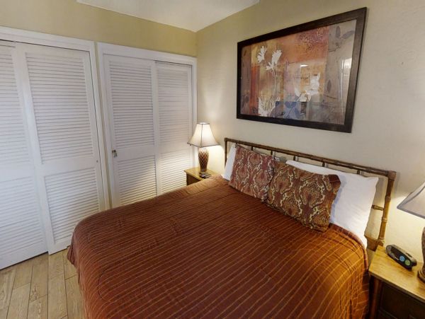 Lovely Beachfront 2 Bedroom Vacation Condo in Panama City