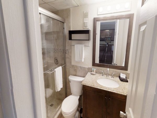 Lovely Beachfront 2 Bedroom Vacation Condo in Panama City