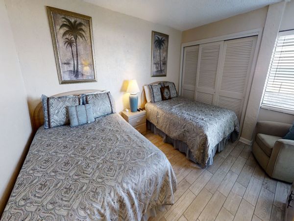 Lovely Beachfront 2 Bedroom Vacation Condo in Panama City