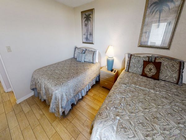 Lovely Beachfront 2 Bedroom Vacation Condo in Panama City