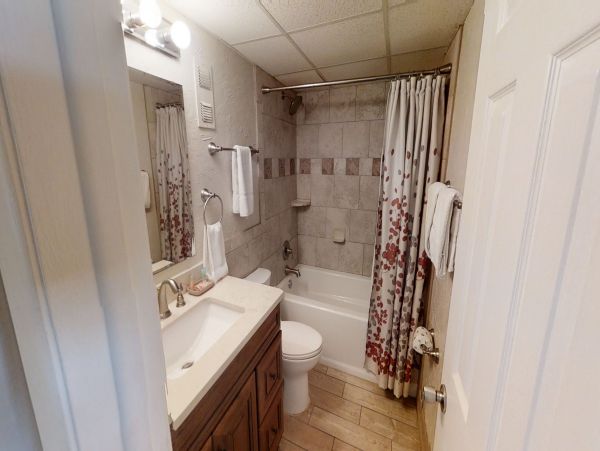 Lovely Beachfront 2 Bedroom Vacation Condo in Panama City