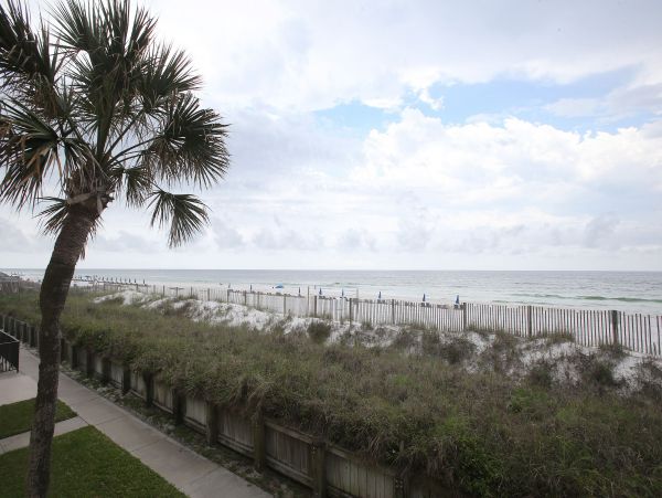 Lovely Beachfront 2 Bedroom Vacation Condo in Panama City