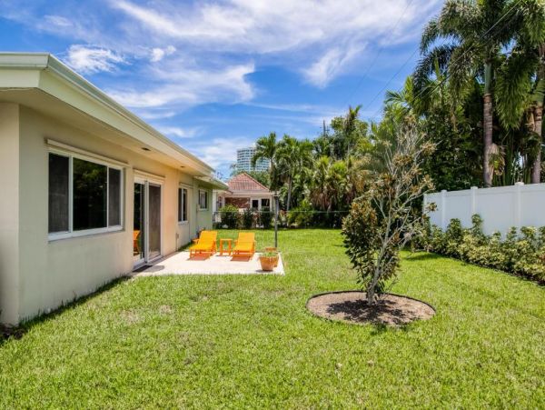 Pompano Beach Vacation Home Two Bedroom Walk to Beach
