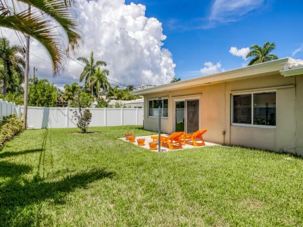 Pompano Beach Vacation Home Two Bedroom Walk to Beach