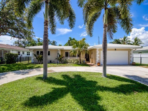 Pompano Beach Vacation Home Two Bedroom Walk to Beach