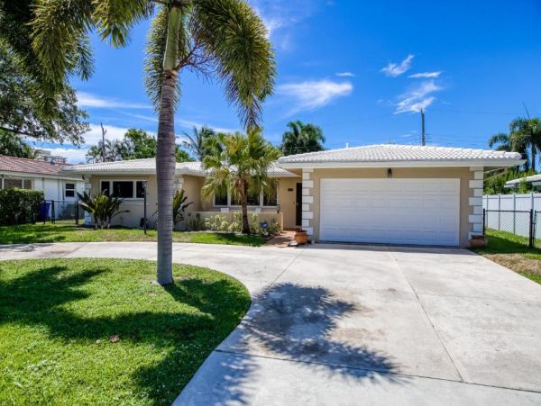 Pompano Beach Vacation Home Two Bedroom Walk to Beach
