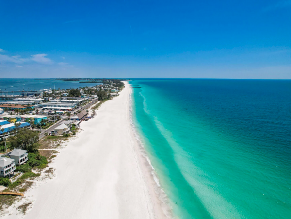 Ultimate Luxurious Retreat by the Beach with Stunning Views and Deluxe Amenities