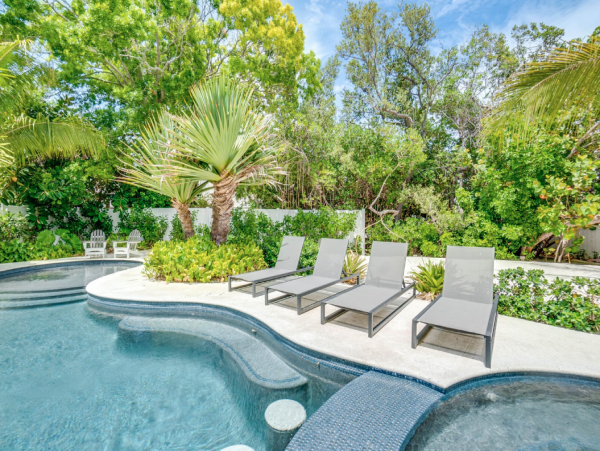 Ultimate Luxurious Retreat by the Beach with Stunning Views and Deluxe Amenities