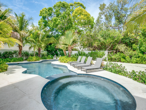 Ultimate Luxurious Retreat by the Beach with Stunning Views and Deluxe Amenities