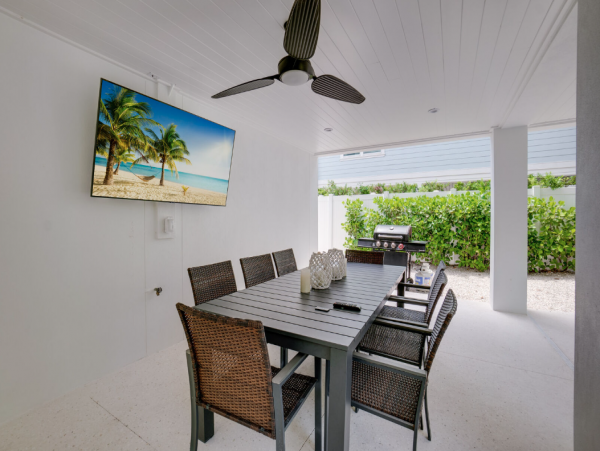 Ultimate Luxurious Retreat by the Beach with Stunning Views and Deluxe Amenities