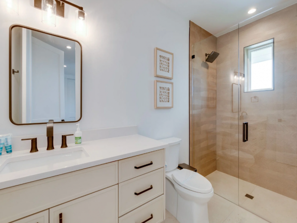 Ultimate Luxurious Retreat by the Beach with Stunning Views and Deluxe Amenities