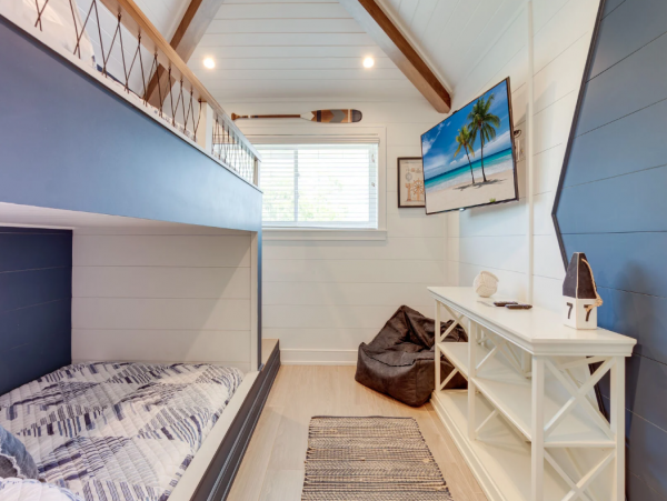 Ultimate Luxurious Retreat by the Beach with Stunning Views and Deluxe Amenities