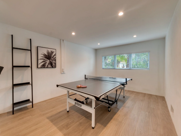 Ultimate Luxurious Retreat by the Beach with Stunning Views and Deluxe Amenities