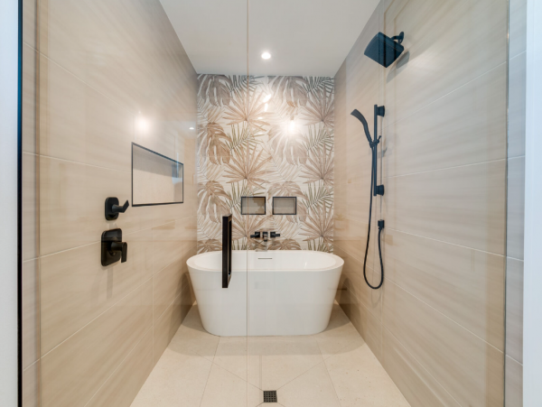 Ultimate Luxurious Retreat by the Beach with Stunning Views and Deluxe Amenities