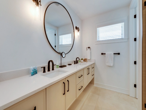 Ultimate Luxurious Retreat by the Beach with Stunning Views and Deluxe Amenities