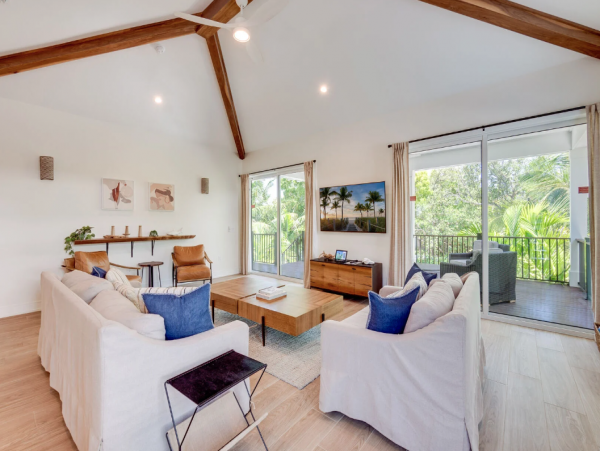 Ultimate Luxurious Retreat by the Beach with Stunning Views and Deluxe Amenities