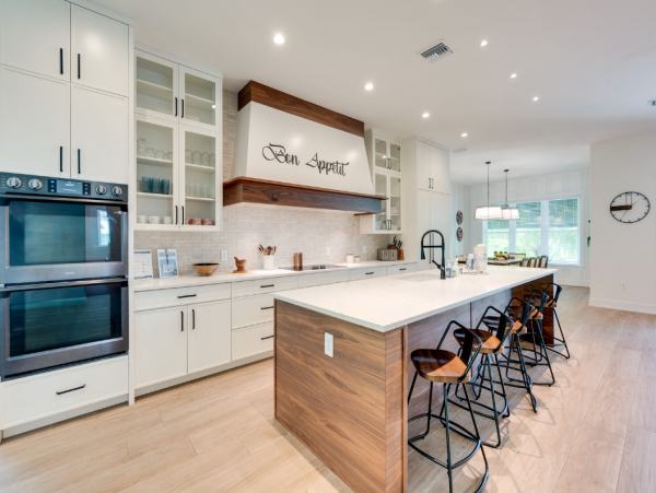 Ultimate Luxurious Retreat by the Beach with Stunning Views and Deluxe Amenities