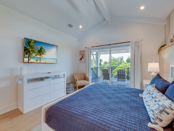 Ultimate Luxurious Retreat by the Beach with Stunning Views and Deluxe Amenities