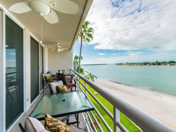 St. Petersburg Vacation Condo Two Bedroom Exceptional with Pool & Views