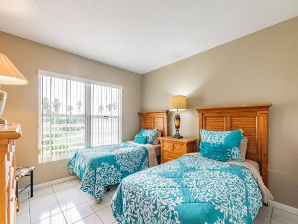 St. Petersburg Vacation Condo Two Bedroom Exceptional with Pool & Views