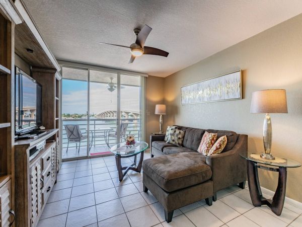 St. Petersburg Vacation Condo Two Bedroom Exceptional with Pool & Views