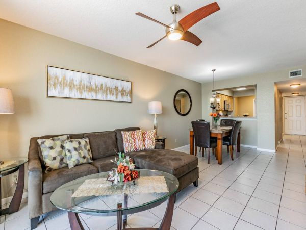 St. Petersburg Vacation Condo Two Bedroom Exceptional with Pool & Views