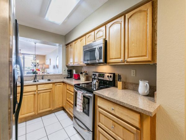 St. Petersburg Vacation Condo Two Bedroom Exceptional with Pool & Views