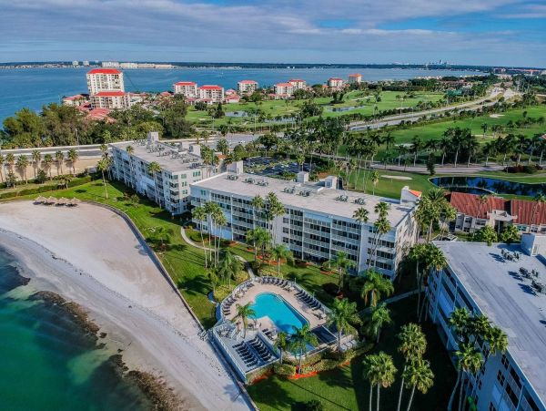 St. Petersburg Vacation Condo Two Bedroom Exceptional with Pool & Views
