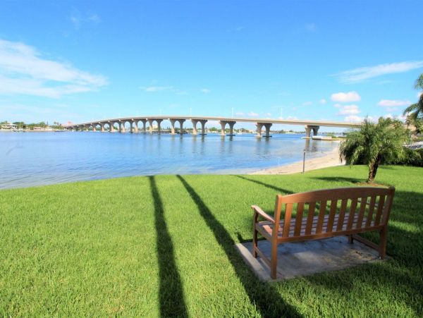 St. Petersburg Vacation Condo Two Bedroom Exceptional with Pool & Views