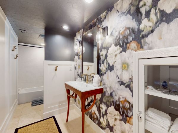 Charming Vacation Getaway with 3 Bedrooms in Sarasota