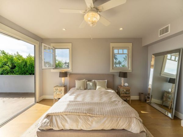 La Jolla Vacation Home Walk to Beach Five Bedroom