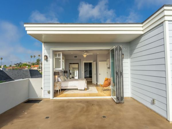 La Jolla Vacation Home Walk to Beach Five Bedroom
