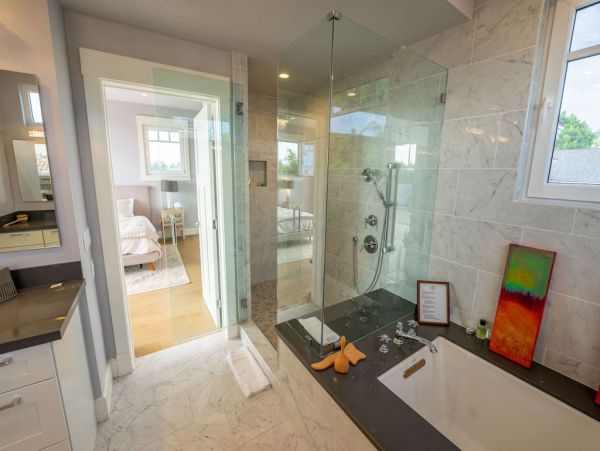 La Jolla Vacation Home Walk to Beach Five Bedroom