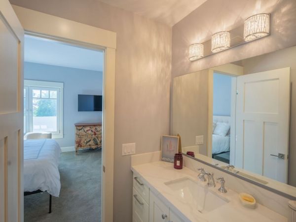 La Jolla Vacation Home Walk to Beach Five Bedroom